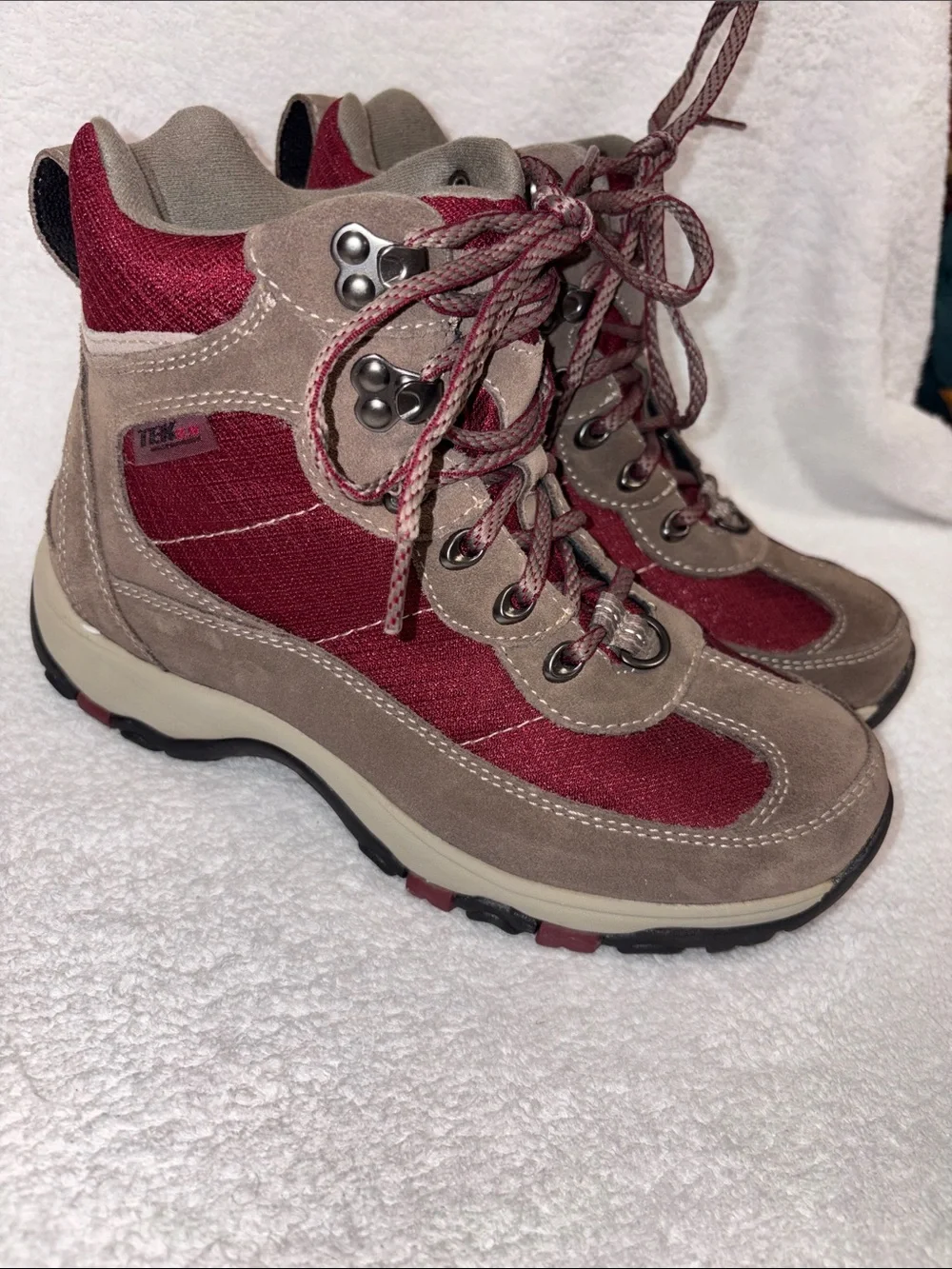 L.L. Bean Kids tek primaloft waterproof Burgundy and Taupe Hiking Boots 6